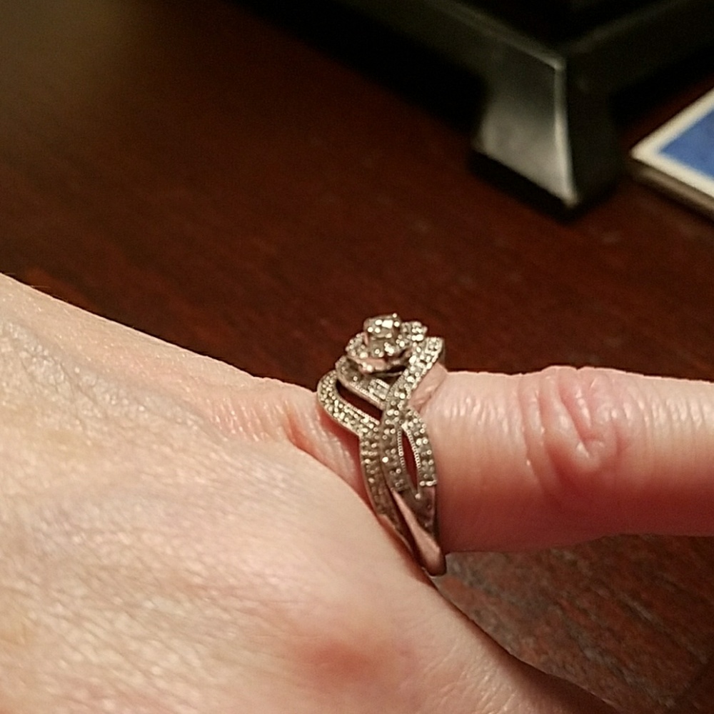 Engagement ring - Picture 7 of 7